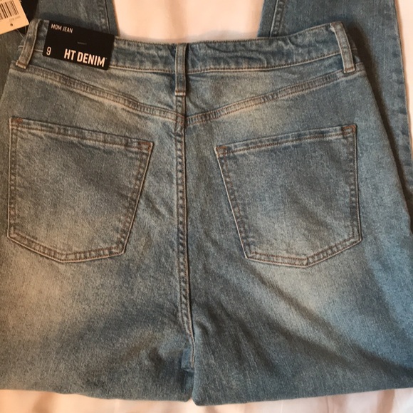 Light wash high waisted relaxed fit Mom jeans with tapered cuff NWT - Picture 7 of 8